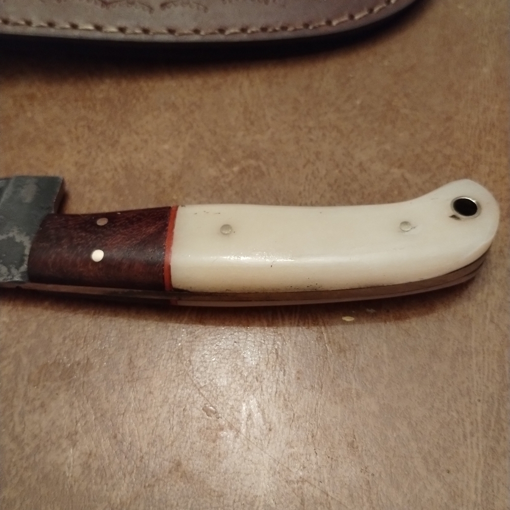 New Damascus steel blade men's hunting knife with sheath white and brown - Picture 6 of 9